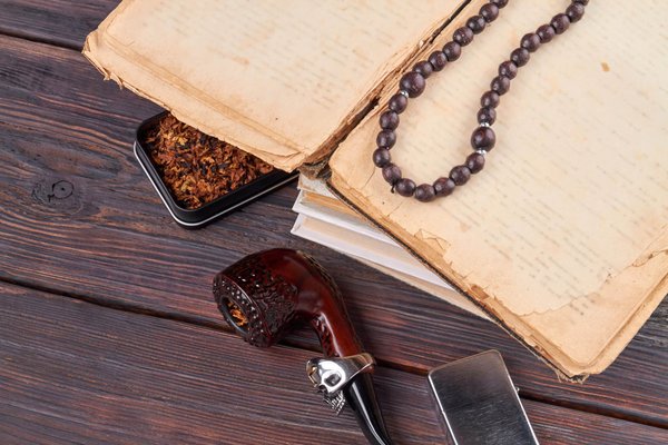 Quelles astuces pour intégrer un bandeau pour cheveux dans une coiffure sophistiquée ?