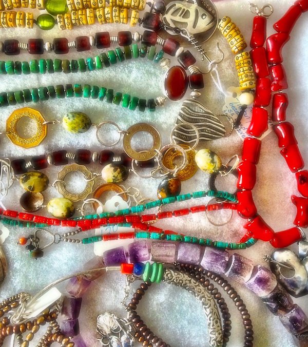 Comment choisir et assortir des bijoux en acier inoxydable pour un look quotidien ?